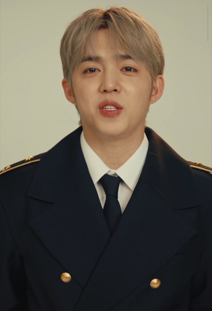 coupceps's tweet photo. what is this hair when was this huh https://t.co/4CQtpc0fUZ
