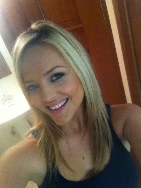 HannahTinn2n's tweet photo. Just be lonely,, you can say Hi 👋,,let chat,, I'm in for chat https://t.co/1Cz3Vrfdmu