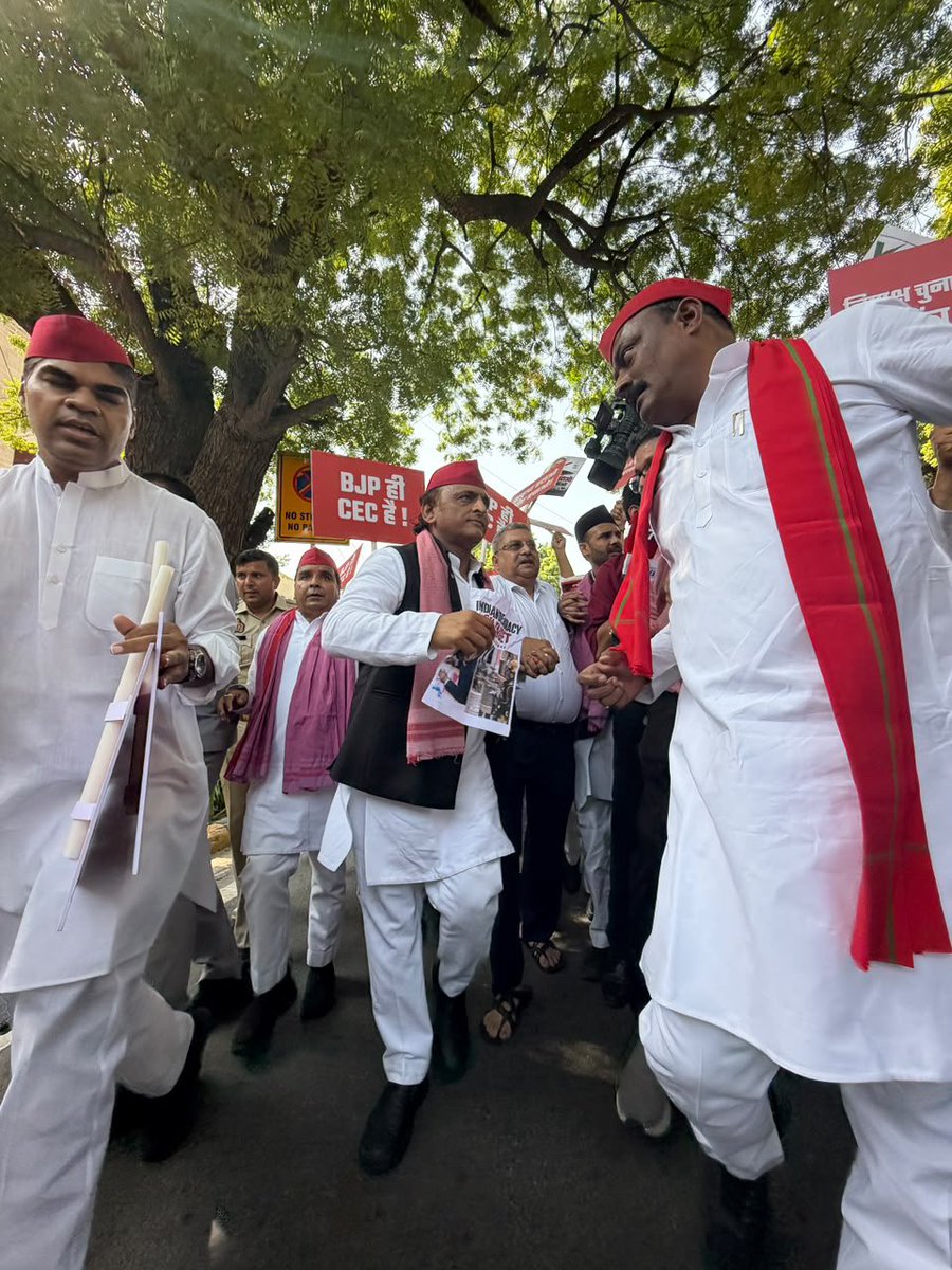 yadavakhilesh's tweet photo. हर गाँव-शहर और जंगल-खेत
अब भाजपा के ख़िलाफ़ हैं एक https://t.co/5jFil2YzWG