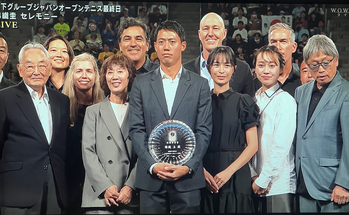 chitoshiro's tweet photo. こっそり言いますが圭の奥様とご家族仲良さげで本当によかったです。過去がどうこうはありますがアメリカ住んでお子さん産んで圭を支えて、本当大変だったと思うのよ。頑張ったねって労いたい🙏
#錦織圭 https://t.co/GZWbRiEB7u