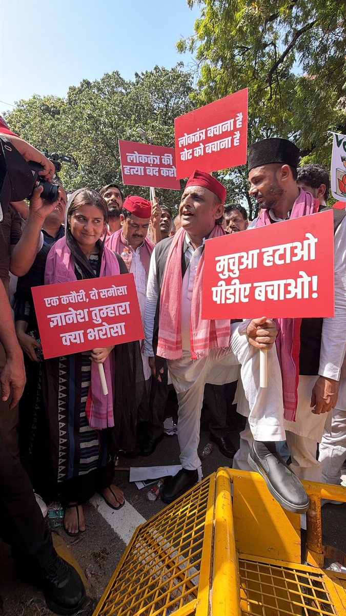 yadavakhilesh's tweet photo. https://t.co/NIQQrETlPI