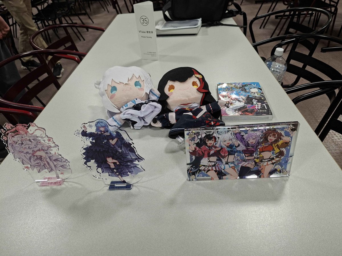 keiovtuber's tweet photo. V研本日も食堂35番テーブルにて、SFC秋新歓準備完了しました！
お待ちしております！！
#秋から慶應 https://t.co/M4QJxD400g