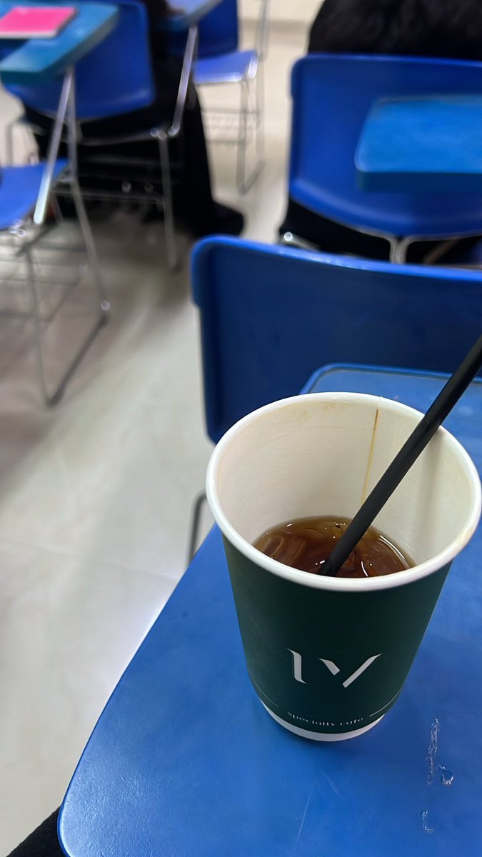 llo22ii's tweet photo. هل انا مجبوره اداوم ؟ نعم هل مجبوره يصير لي خلق ؟لا شغففففف اخر ترمم صفر https://t.co/qdRvsG9715