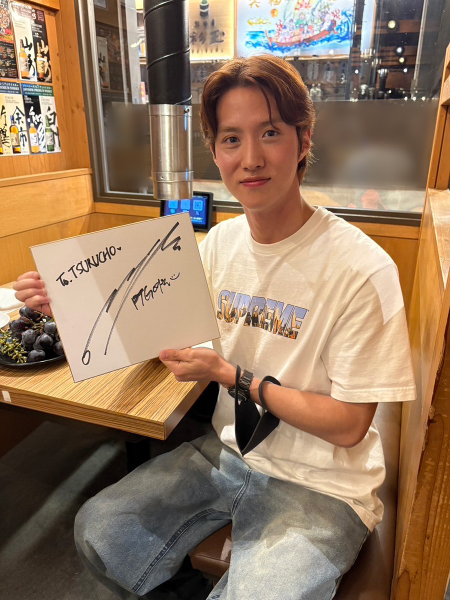 tsurucho_esaka's tweet photo. 先日、大人気KPOPアイドルグループ
#PENTAGON の
ホンソクさん、ヨウォンさんが
お店に来てくださいました✨

お写真やサイン、SNS掲載も
快くご対応いただきありがとうございます🙇

↓詳細は当店の公式Instagramにて↓
https://t.co/stuHcsiMAS https://t.co/sArzJF6QSh