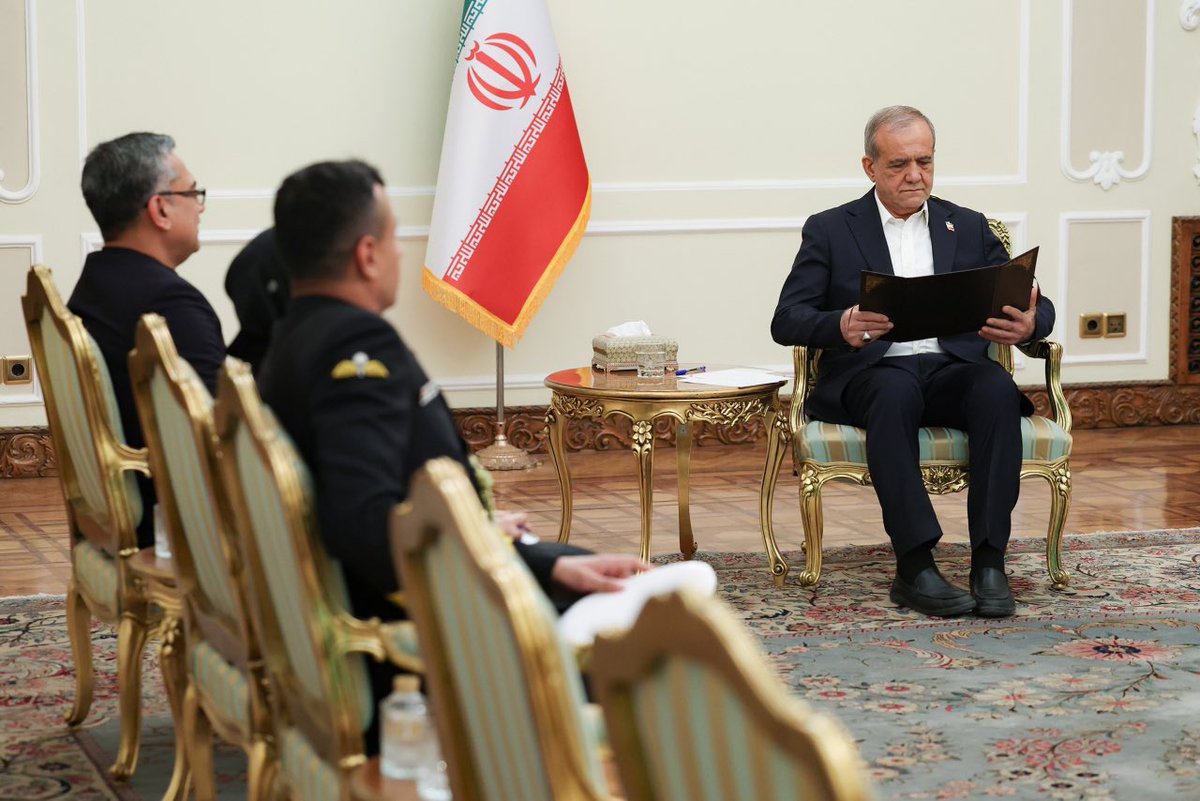 India_in_Iran's tweet photo. H.E. Shri Vishwesh Negi presented his credentials as Ambassador of India to the Islamic Republic of Iran to H.E. Dr. Masoud Pezeshkian, President of the Islamic Republic of Iran.

The Ambassador reiterated India’s commitment to further strengthening the India-Iran partnership and advancing the vision set out by the leadership of both countries.

جناب آقای ویشوِش نِگی استوارنامه خود را به‌عنوان سفیر هند در جمهوری اسلامی ایران به جناب آقای دکتر مسعود پزشکیان، رئیس‌ جمهوری اسلامی ایران، تقدیم نمود.

سفیر هند بار دیگر بر تعهد هند به تقویت هرچه بیشتر مشارکت هند و ایران و پیشبرد چشم‌انداز ترسیم‌شده از سوی رهبران دو کشور تأکید کرد.

@MEAIndia @IndianDiplomacy