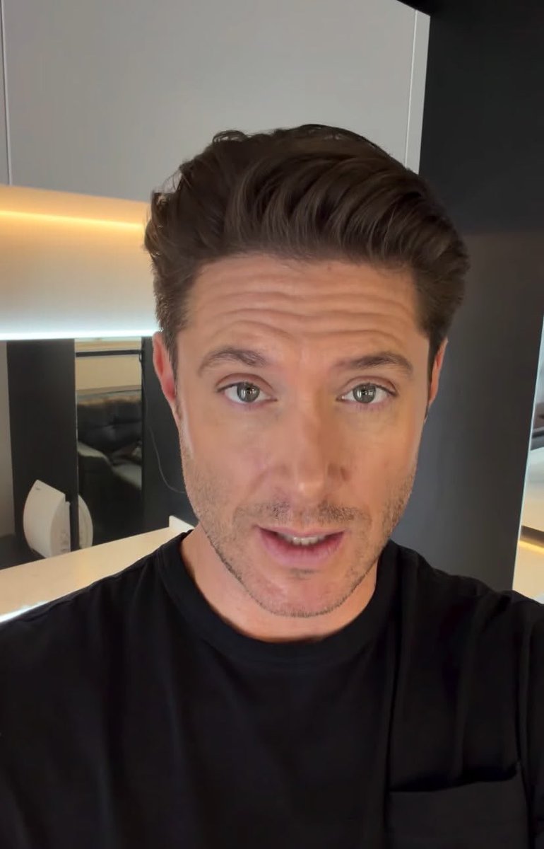 Juliets_thewrld's tweet photo. He looks like a fat version of jensen https://t.co/P0jJfMptVi