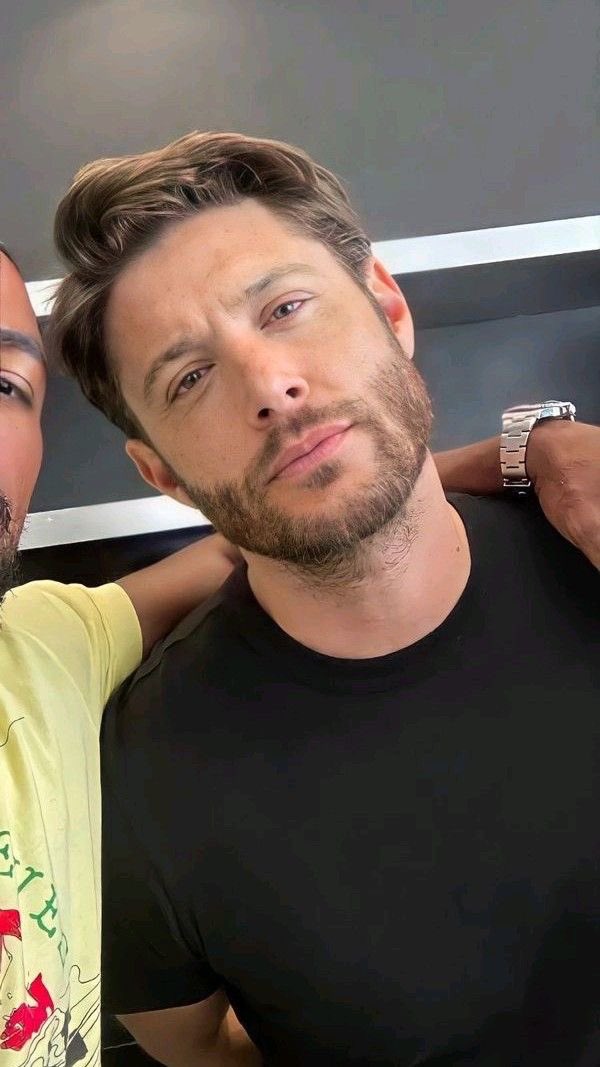Juliets_thewrld's tweet photo. He looks like a fat version of jensen https://t.co/P0jJfMptVi