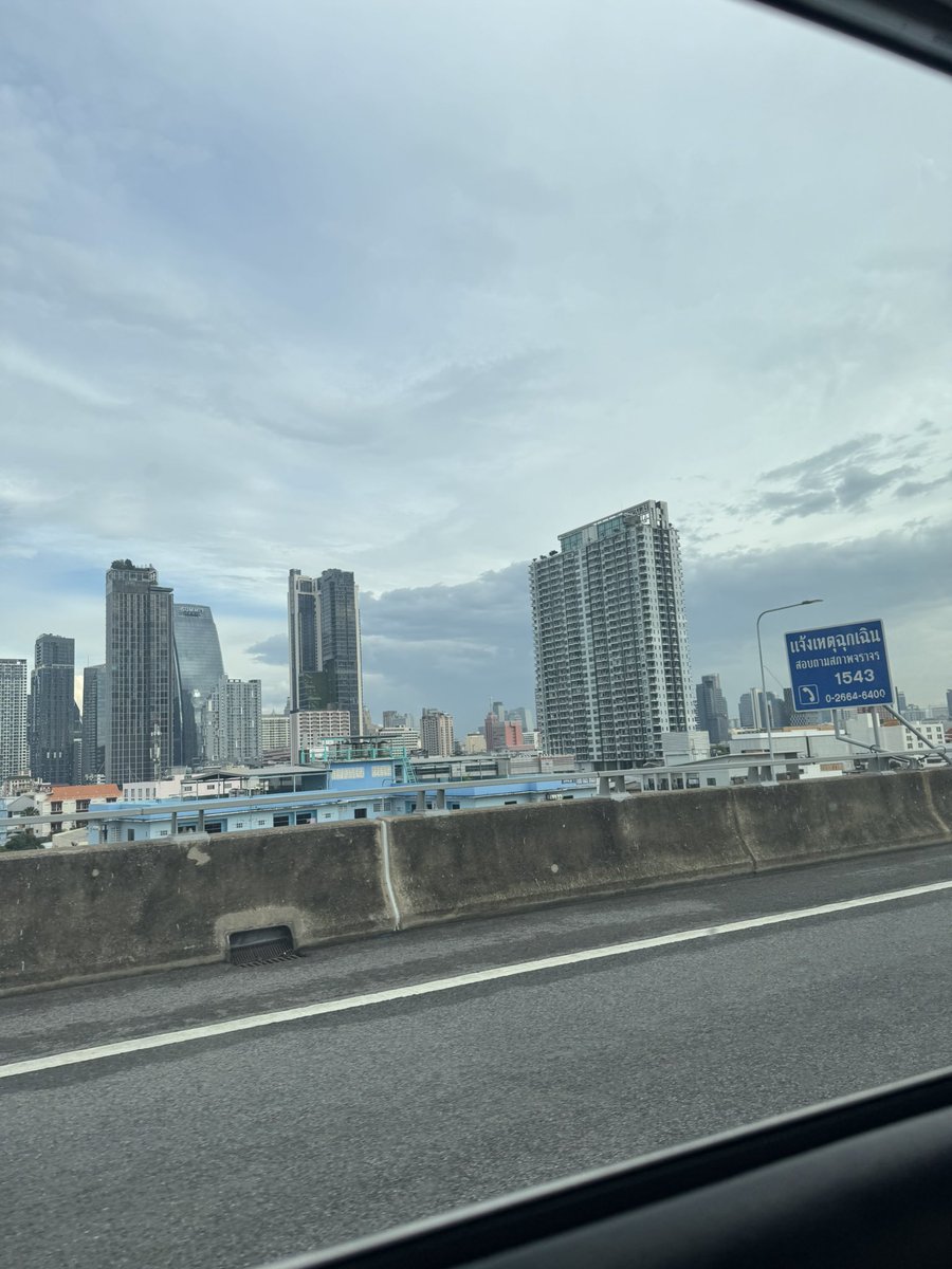 Jx04exe's tweet photo. กูถึงไทยละ พร้อมลั่น https://t.co/tBf0uaUZ3l