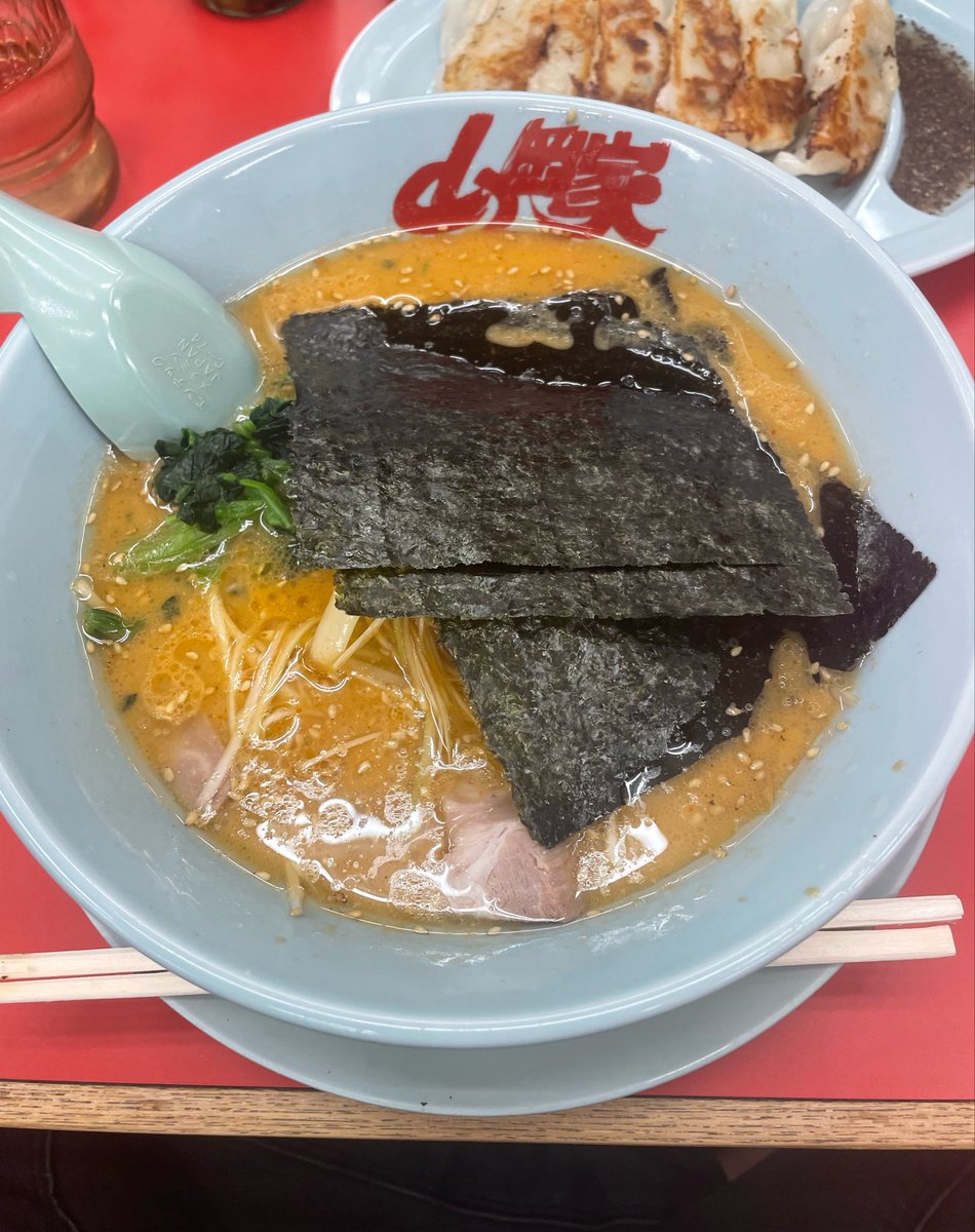 etc_Ri_o_na's tweet photo. 木金にゃす🐱
山岡家がもう半麺しかたべれない😇
もたれる…もちろん特味噌派🍜🍜🍜 https://t.co/7TgnjeoWMe