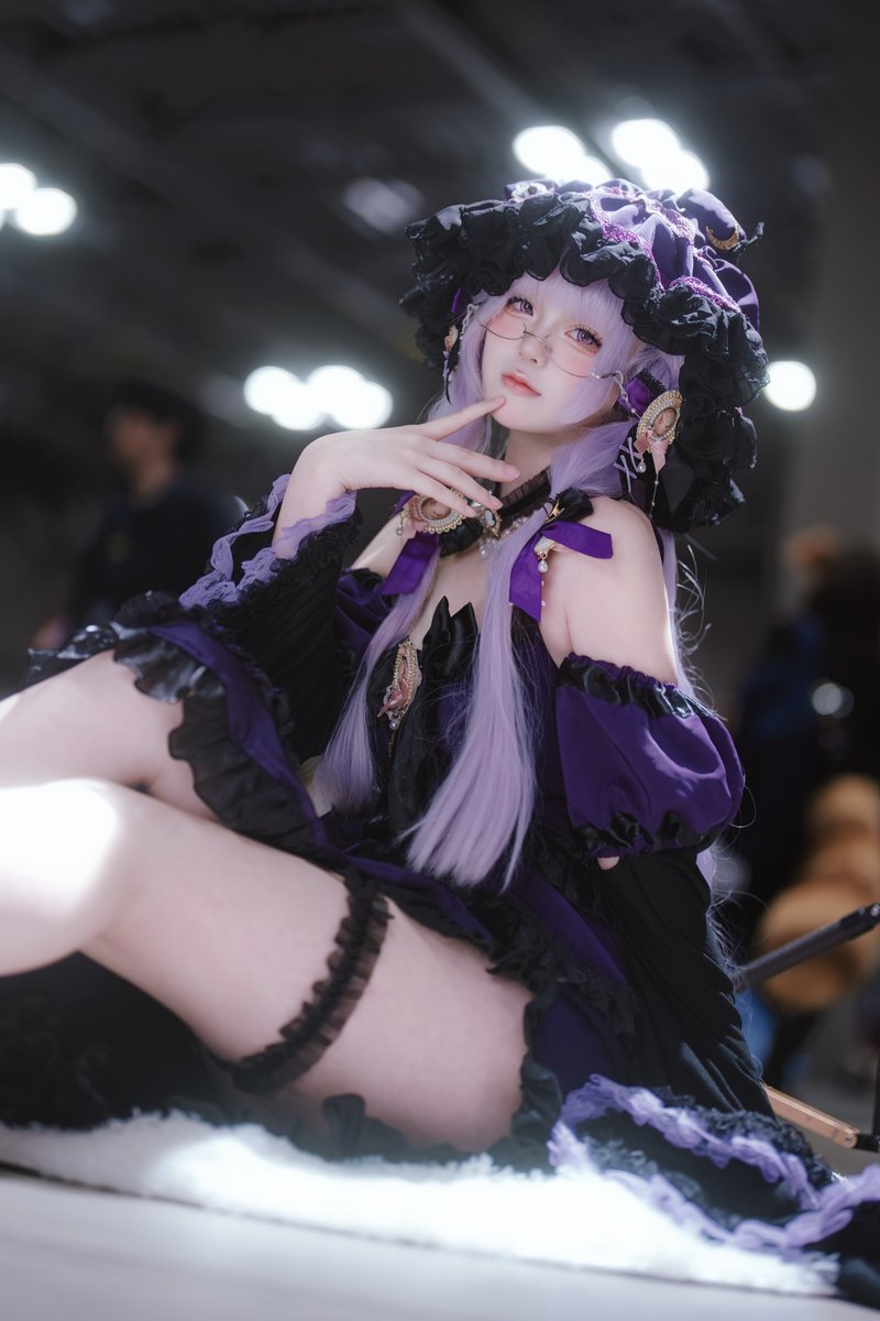 monyu__snncos's tweet photo. 東方Project/Cosplay

知識と日陰の少女
　　　　　　　パチュリー・ノーレッジ

#秋季例大祭13 https://t.co/SAUwdkMOge