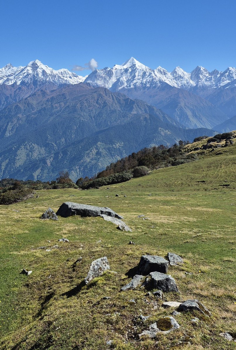 pastanotfound's tweet photo. The trail of heaven ⛰️✨️ https://t.co/g3IOiKJZP5
