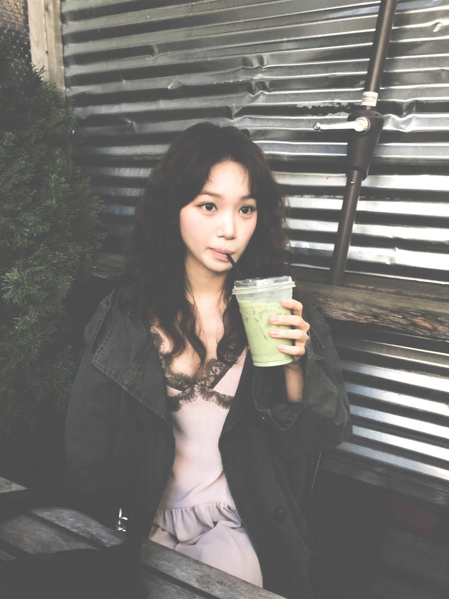Chaewoneei's tweet photo. matcha  is  always  a  good  idea  no  matter  the  time  or  day. https://t.co/u88b7BVntT
