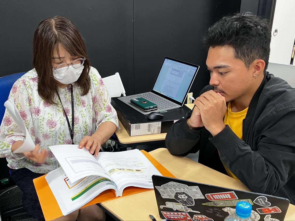 rune_nihongo's tweet photo. ❤️いいね!でぜひ応援をお願いします😉⭐︎

講師と1ON1で教案計画を確認中…📝
次回は「いろどり」を使った教壇実習に挑みます✨✨

「いろどり」教材を見たことはありますか？
生活者や就労者を対象にした国際交流基金(JF)が開発した無料の日本語教材です。
どなたでも無料でダウンロードができますので、🔍「いろどり　生活の日本語」でぜひ見てみてください😊

当学院では、『留学生/就労者/生活者』を学習者に想定したそれぞれの教壇実習ができる講座が大人気❤️‍🔥
養成講座を修了したら、だれにどんな日本語を教えたいですか？

#日本語教師になりたい