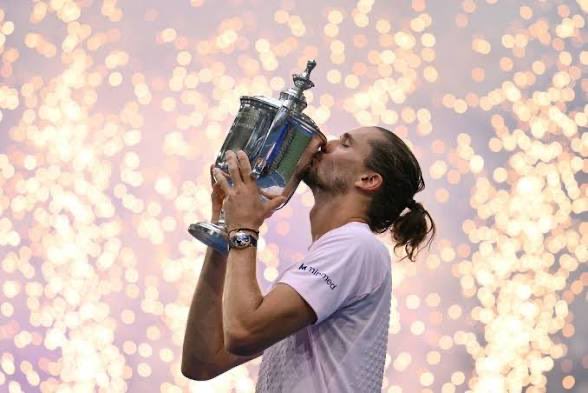 josemorgado's tweet photo. Alexander Zverev will become the 30th player in tennis history to reach the ATP #1 and the 20th to finish a season as ATP #1. https://t.co/hbp296YGCF