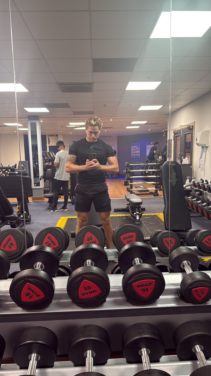 _Rustyxx's tweet photo. rest day. ego still training. https://t.co/TE3a1xlvfO