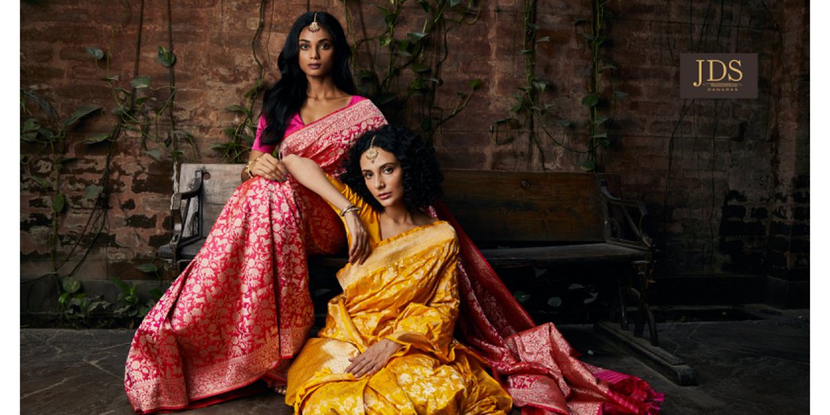 TextileValue's tweet photo. Four generations of the Shah family are continuing JDS Banaras' Banarasi weaving tradition, with the business working directly with more than 3,000 weavers. 🧵
Read More :- https://t.co/yB5Y2j12cQ
#BanarasiSaree #BanarasiWeaving #Handloom #IndianTextiles #TextileIndustry https://t.co/f9ntHqKMAO
