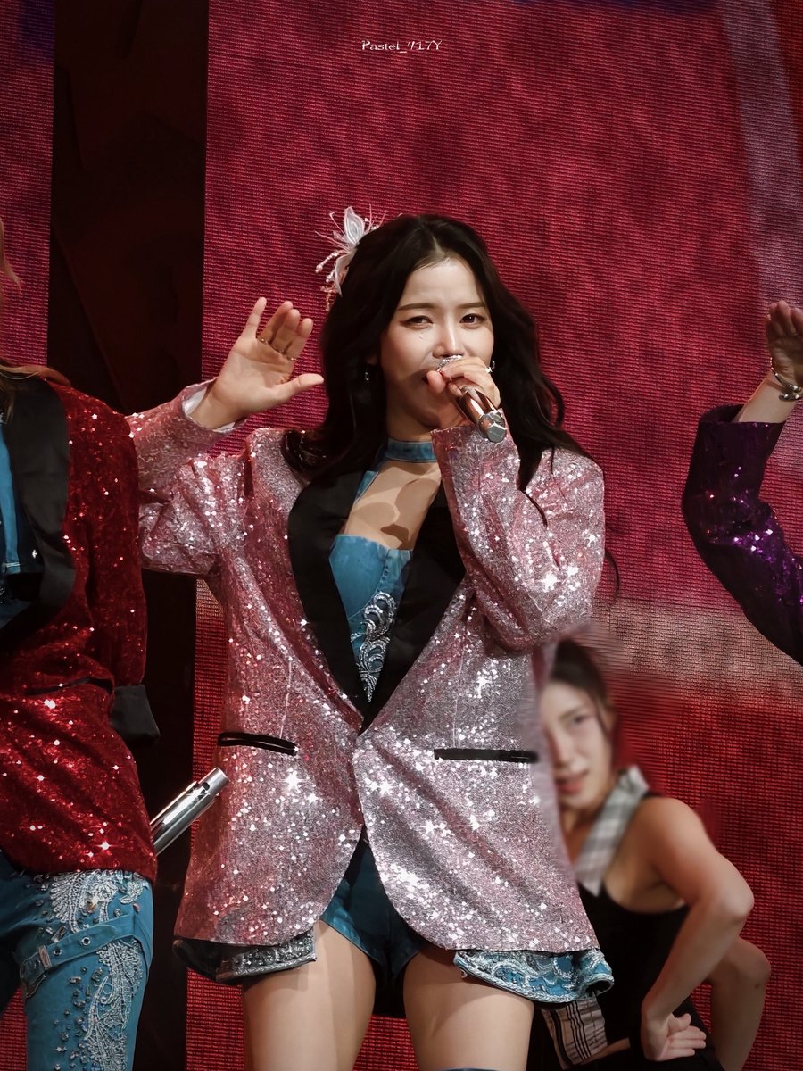 Pastel_417Y's tweet photo. 261004 마마무 WORLD TOUR [4WARD]     
IN HONG KONG

🫣

#마마무 #솔라
#MAMAMOO #SOLAR https://t.co/zp6SONAoKQ