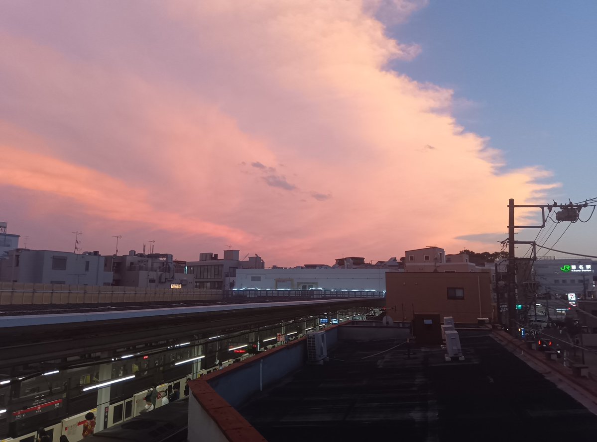 gon6633's tweet photo. #今日の夕空　ちょっとフォトジェニックな雲だった https://t.co/aIzMS50ZTq