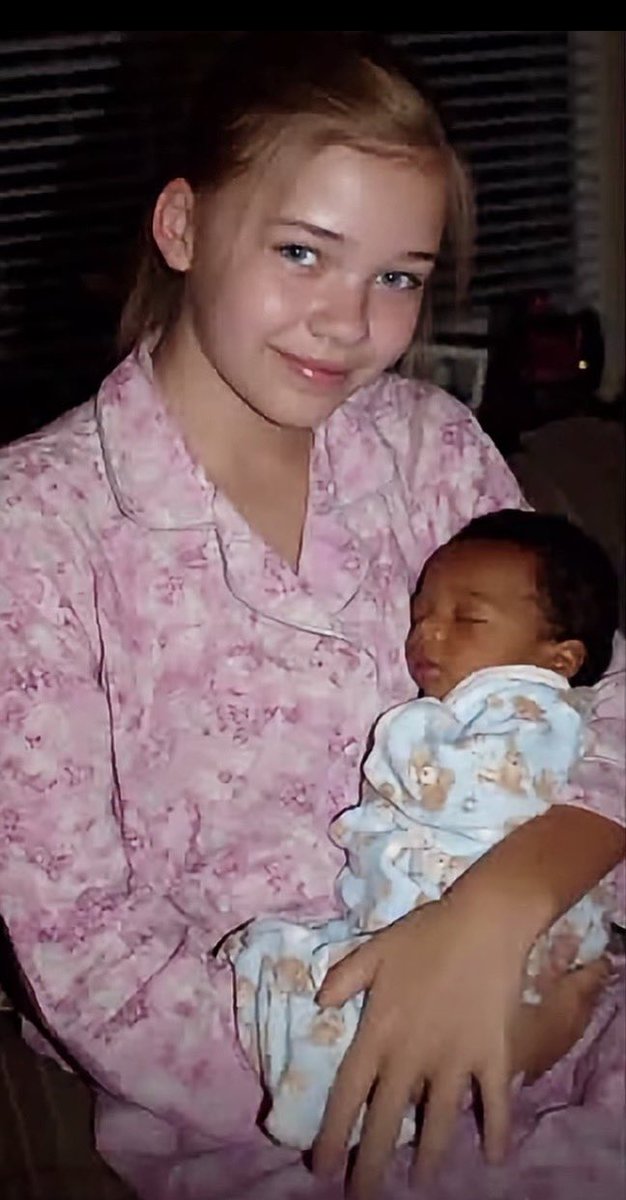 metrofive5's tweet photo. She got pregnant with him in high school. His bio dad bailed the same day she told him.
She missed her prom to take care of her son. Today that same son asked her to prom and gave her back the night she gave up for him😭🩵🫂 https://t.co/GHA1RDaC68