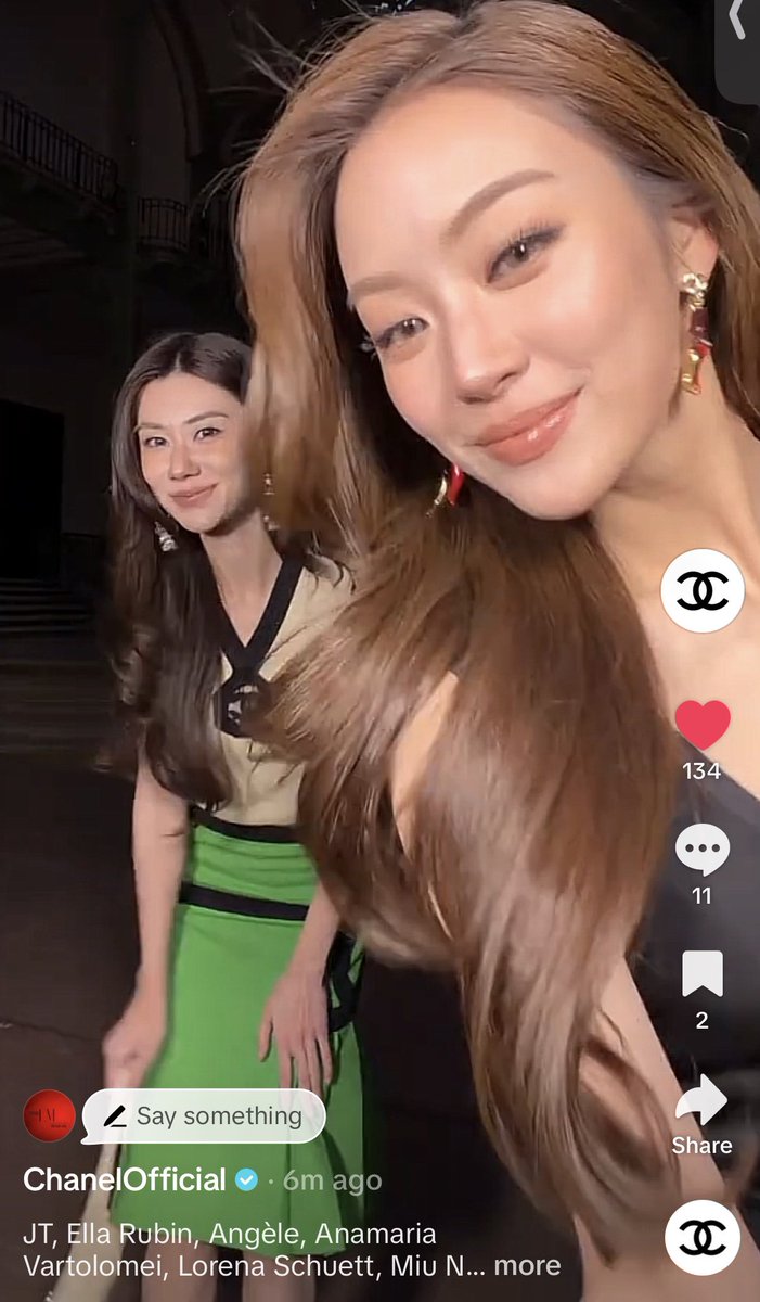 trendlmneverdie's tweet photo. 🚨 Official @CHANEL ลงคอนเทนต์ที่มีลูกสาวเราด้วยค่าาา! 

ทุกคนไปช่วยกันกดไลก์ 💗 คอมเมนต์ 💬 และเชียร์อัพลีน่าหมิวกันหน่อยนะคะ
ไปสร้างเอนเกจเมนต์ให้ลูกสาวเรากันนน 

#CHANELSS27xLenaMiu
#LalinaLena #MiuNatsha
#CHANELSpringSummer 
#CHANEL #PFW https://t.co/5vRMBtOUYd