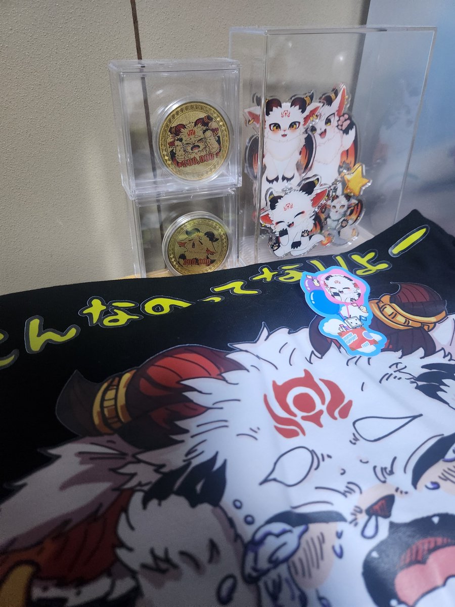 kuten_88's tweet photo. らびるTシャツにクリサポステッカーも手に入れた。
らびるぬいぐるみはよ https://t.co/X7FfbxWusB