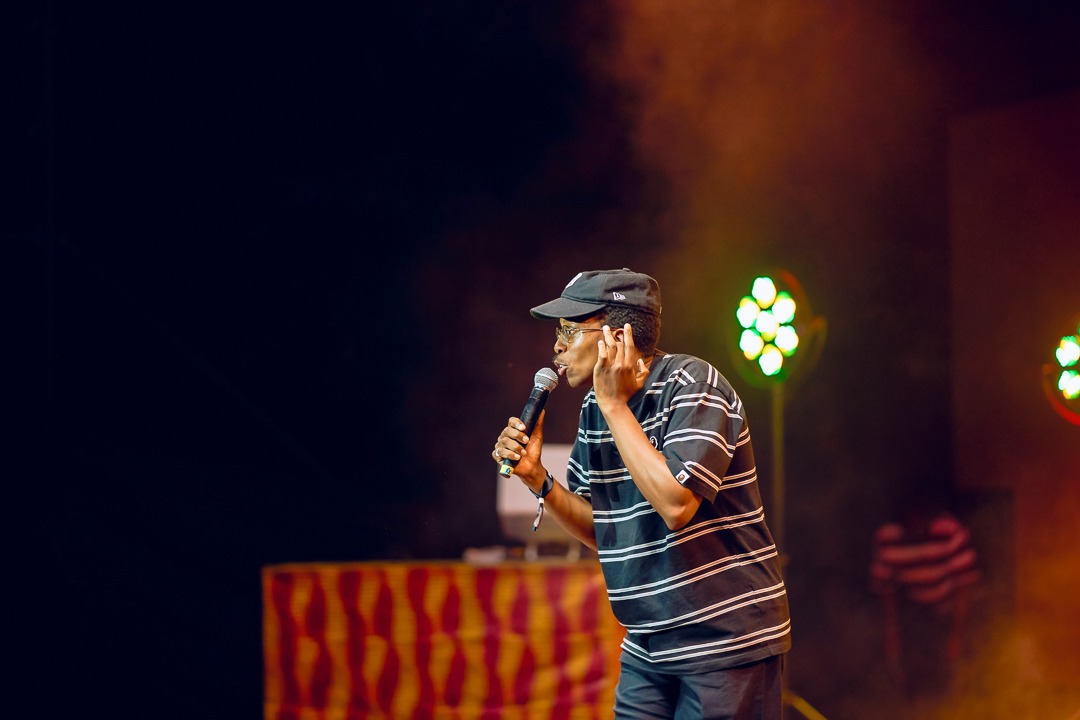 ShokoFestival's tweet photo. 𝗪𝗔𝗜𝗧𝗧𝗧… 𝗠𝗭𝗢𝗡𝗞𝗘?! 😭🔥

Comedy Night was already doing numbers and then bro pulled up like “lemme make this night even crazier.” 💀

What. A. Surprise. What. A. MOMENT.

Thank you, Mzonke. You really had to be there. 🫶🏾🔥
#Shoko2026 #Unmuted https://t.co/0dLfaaOT7y