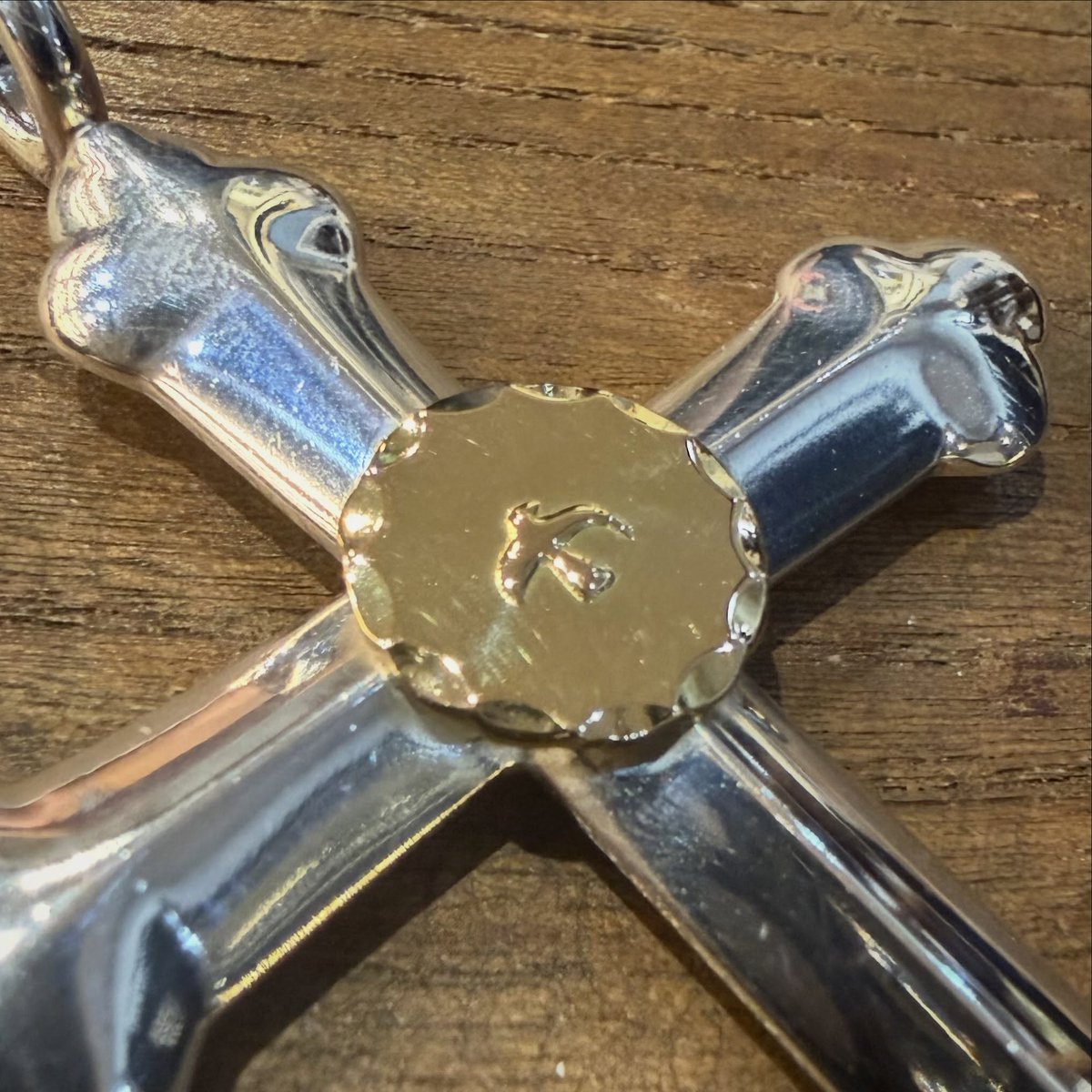 usedshop_wave's tweet photo. •
【New Stock】
goro's K18大メタル付クロス ほぼ新品 ¥480,000-(taxin)
※全てのgoro'sの商品にWAVE新ギャランティーカード付属。
・
ほぼ新品のK18大メタル付クロスが入荷しました♪
各種クロスは、goro’sでは長期休み明け等の特別な日にしかリリースがなく、また現在は1本購... https://t.co/7bx15hbAdr