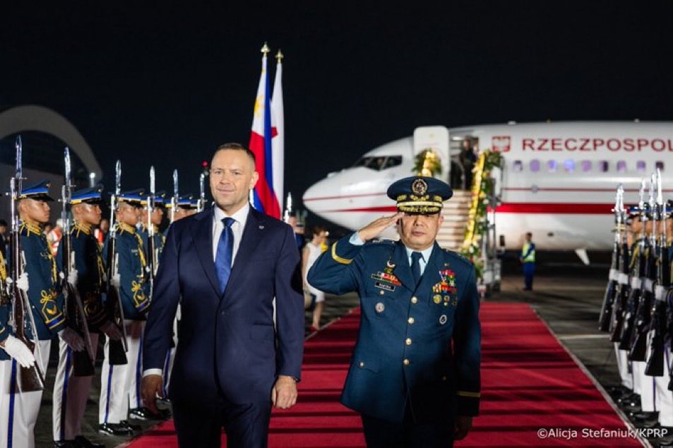 pobozy's tweet photo. Pierwsza w historii oficjalna wizyta Prezydenta RP na Filipinach to naprawdę duża sprawa. To część planu @NawrockiKn wobec państw tzw. Globalnego Południa dla wsparcia idei stałego członkostwa Polski w G20. 💪 https://t.co/fTuasdkA9k
