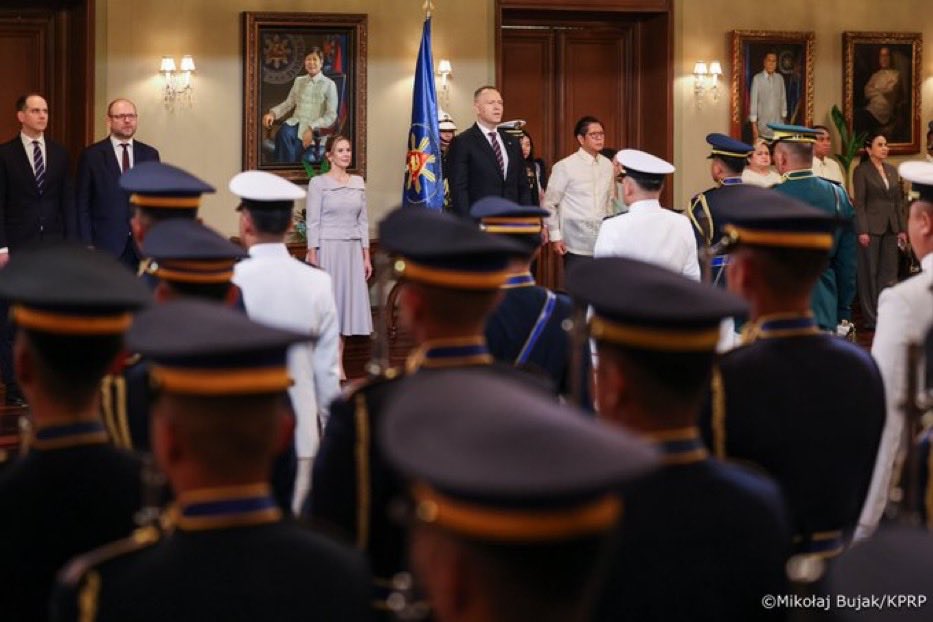 pobozy's tweet photo. Pierwsza w historii oficjalna wizyta Prezydenta RP na Filipinach to naprawdę duża sprawa. To część planu @NawrockiKn wobec państw tzw. Globalnego Południa dla wsparcia idei stałego członkostwa Polski w G20. 💪 https://t.co/fTuasdkA9k