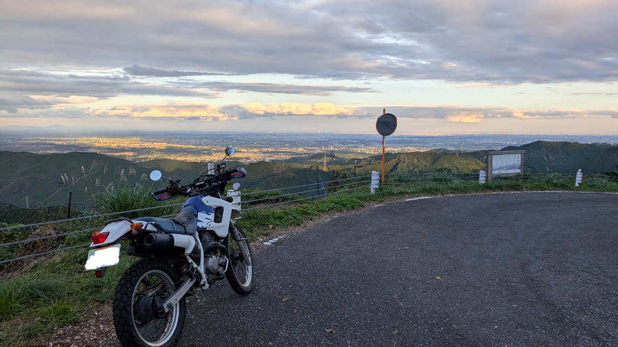 kuni4z's tweet photo. Fタイヤ、シンコーSR244の皮むきで林道舗装路ツーリングです！有間ダム→正丸峠→林道苅場線→八徳の一本桜→２９９号お帰りコース～ https://t.co/3a8viQIVTj