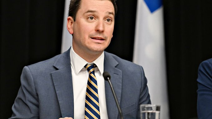 lucquebec's tweet photo. En voilà un qui se prenait tellement pour un autre, qu'il pensait écrire seul la constitution du Québec, sans consulter personne.
Bref, un imbécile au chômage ce matin! https://t.co/HmeELNPO63