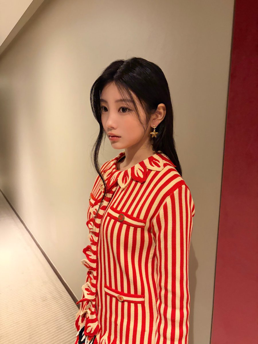 0owoni's tweet photo. 너무 예쁘게 생겻더 워닝이……….. https://t.co/5k0xAqdHVg