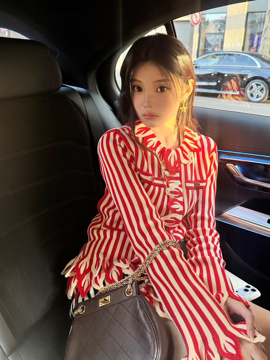 0owoni's tweet photo. 너무 예쁘게 생겻더 워닝이……….. https://t.co/5k0xAqdHVg