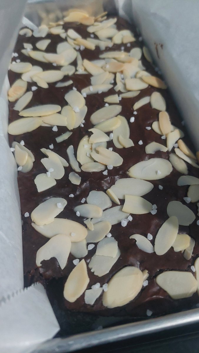 mutiaraai_'s tweet photo. Fudgy brownies pesanan kemarin

Alhamdulillaahdzii bi ni'matihii tatimmus shalihaat https://t.co/S5aJd7u12c