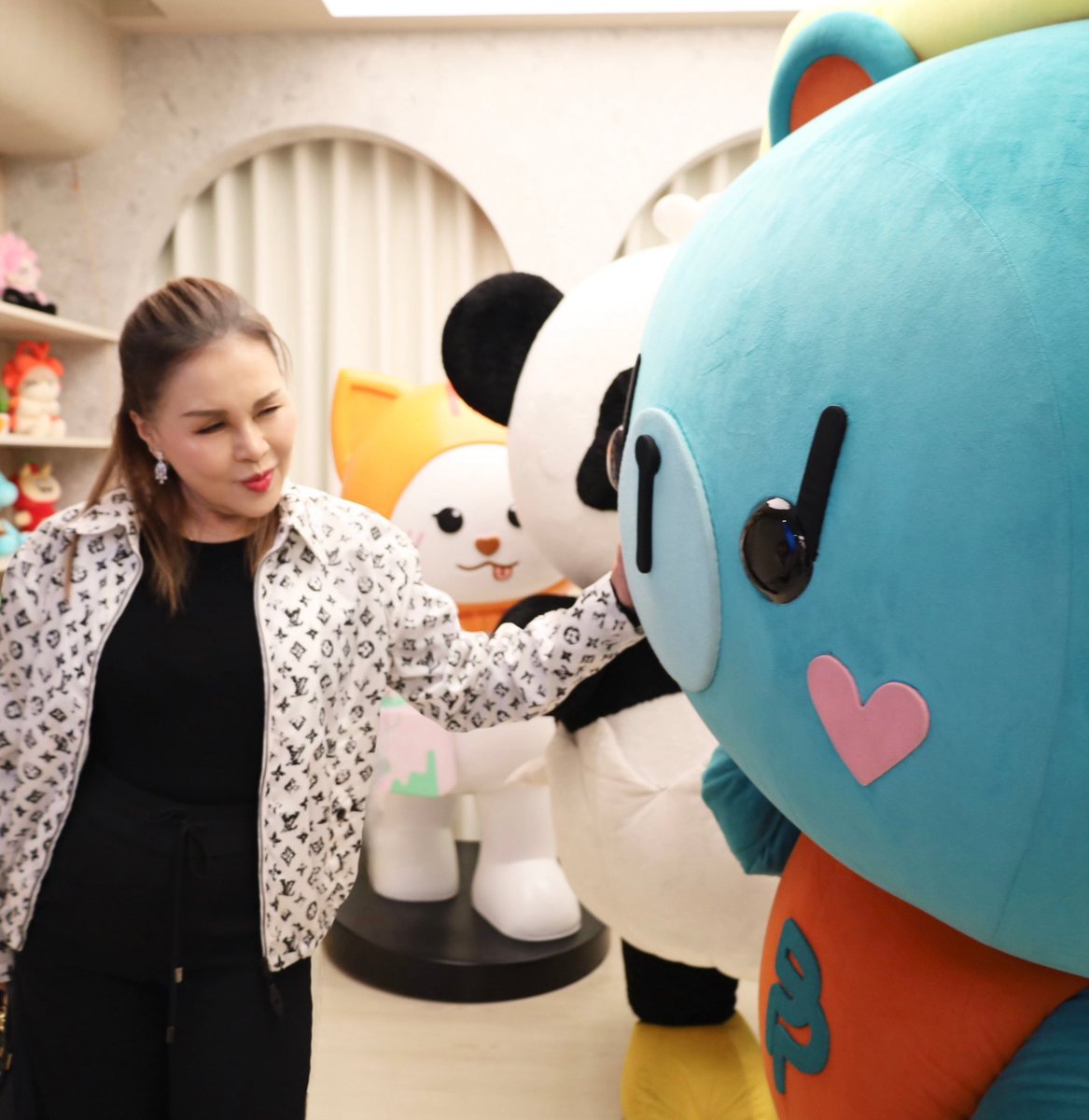 iwishfordaisy's tweet photo. ลูกท่าน                                หลานเธอ https://t.co/PtO7MijdcQ