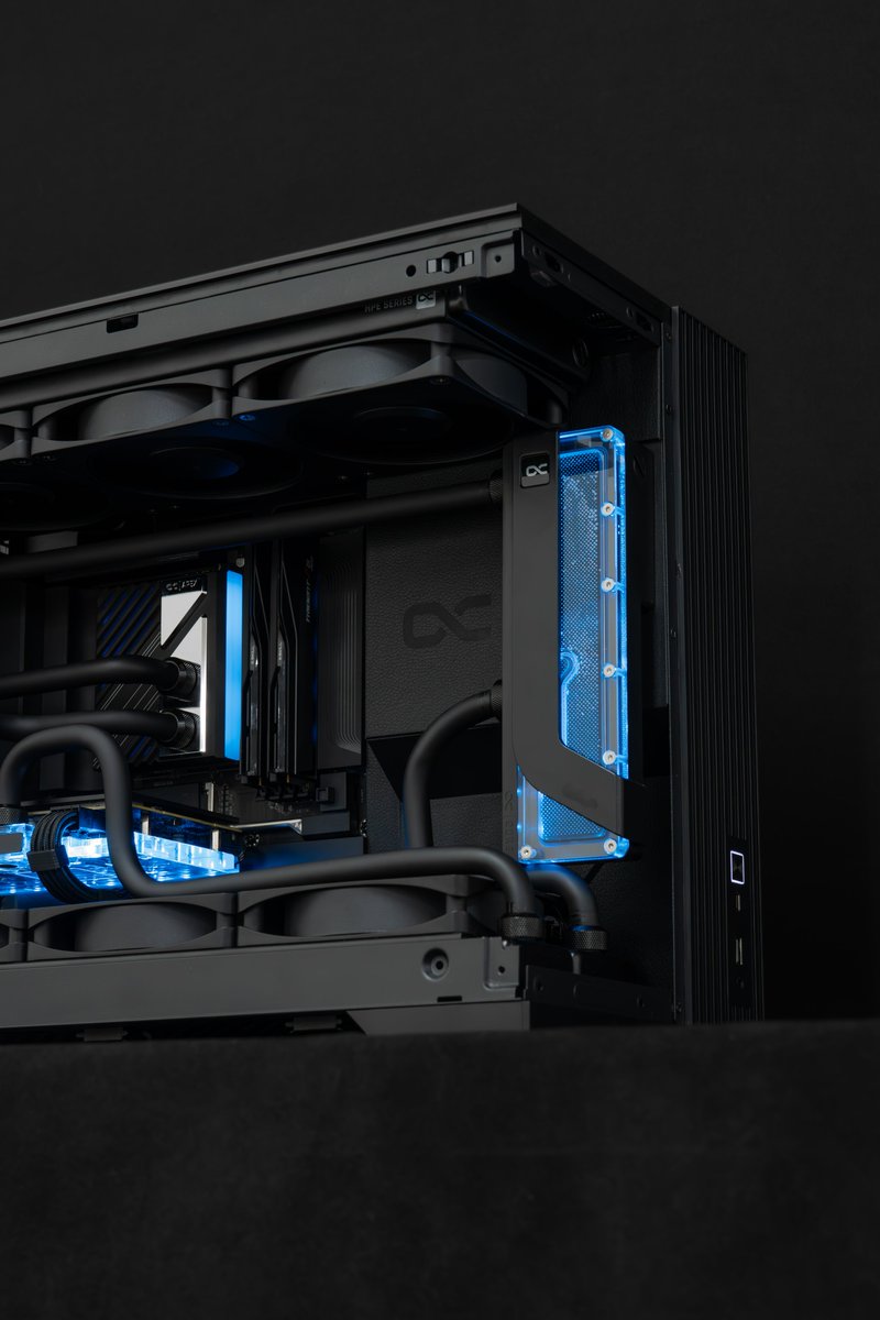 Aguel_design's tweet photo. My first custom loop build. 
Collab with @alphacool 
Awesome products 👌🏻
Easy to use 👌🏻
Keep it cool 👌🏻 https://t.co/oOTdYVua6q