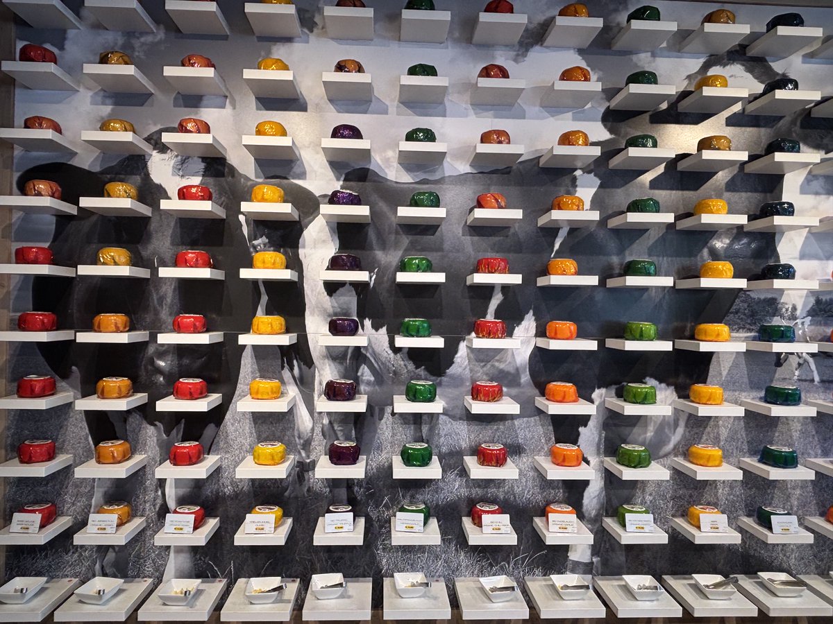 aspecialcompany's tweet photo. Während der Kaufhauskonzern Galeria vor der Insolvenz steht, kapern Food-Brands unsere Innenstädte: 👉 https://t.co/V7Td6D4gCX
.
.
.
.
#Positionierung #Markenführung #Lebensmittelhandel #DirectToConsumer #Marketing https://t.co/U4sLPSKmj1