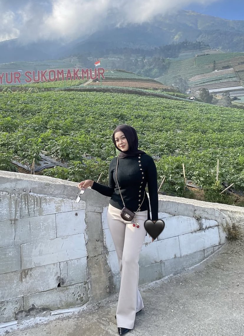 SepitS30836's tweet photo. emang ada yang mau punya pacar udah ga perawan?🤔 https://t.co/sF4FeagWeO