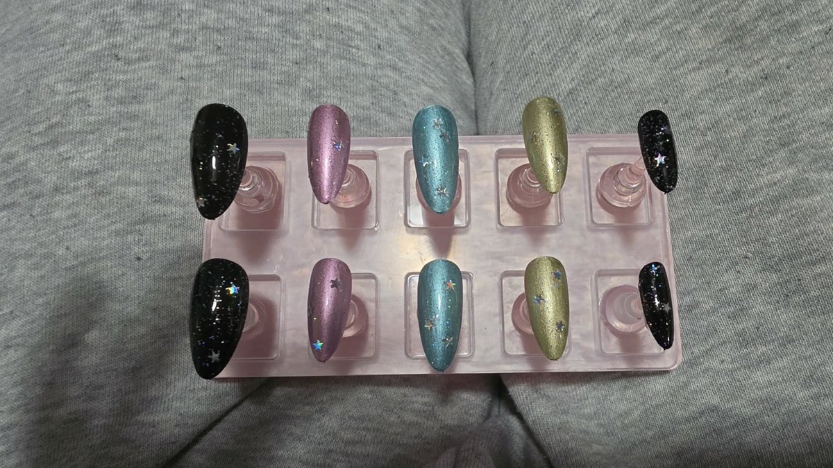 BlankIsMyName13's tweet photo. Starbomb nails! Can't wait for the concert! #starbomb #nailart #gamegrumps https://t.co/GqaGZllSeE