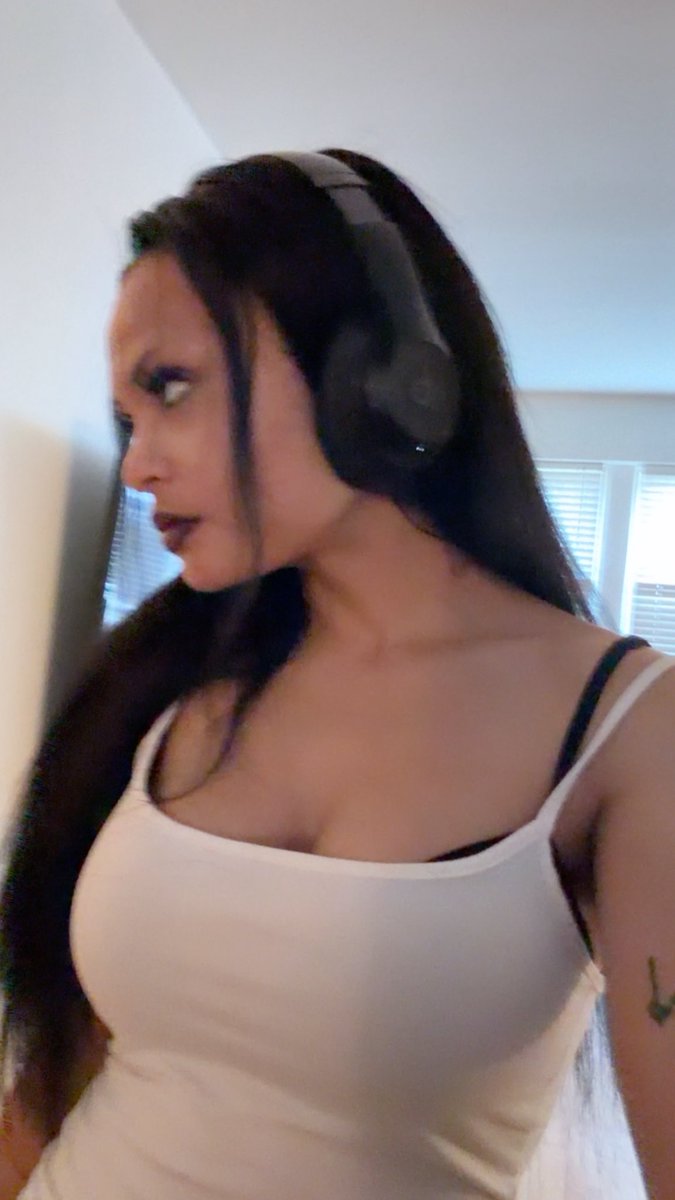 a1v3a7's tweet photo. I like how I looks in these hehe 
#lesbiantwt #wlw https://t.co/7vyAvjU6R2