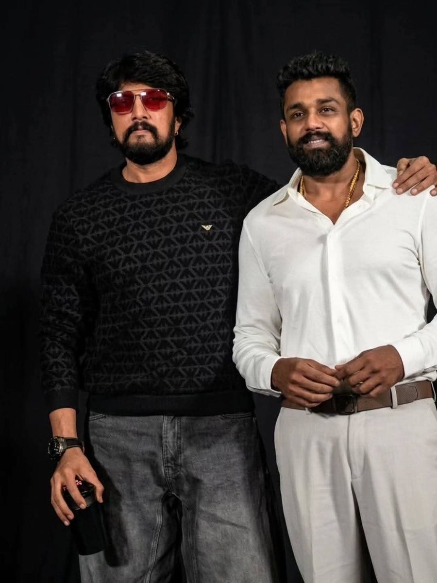 VintageKic25373's tweet photo. Happy Birthday Original Rocking Star @DhruvaSarja Anna ❤️🫂 

Dhruva Sarja enjoying bigger Fanbase, Craze &amp; Stardom than Fanbaseless KGF Yash in Karnataka 🔥

#HBDDhruvaSarja #KicchaBOSS #BRBFirstBlood #Devaraaya https://t.co/y8V8W2RCCT