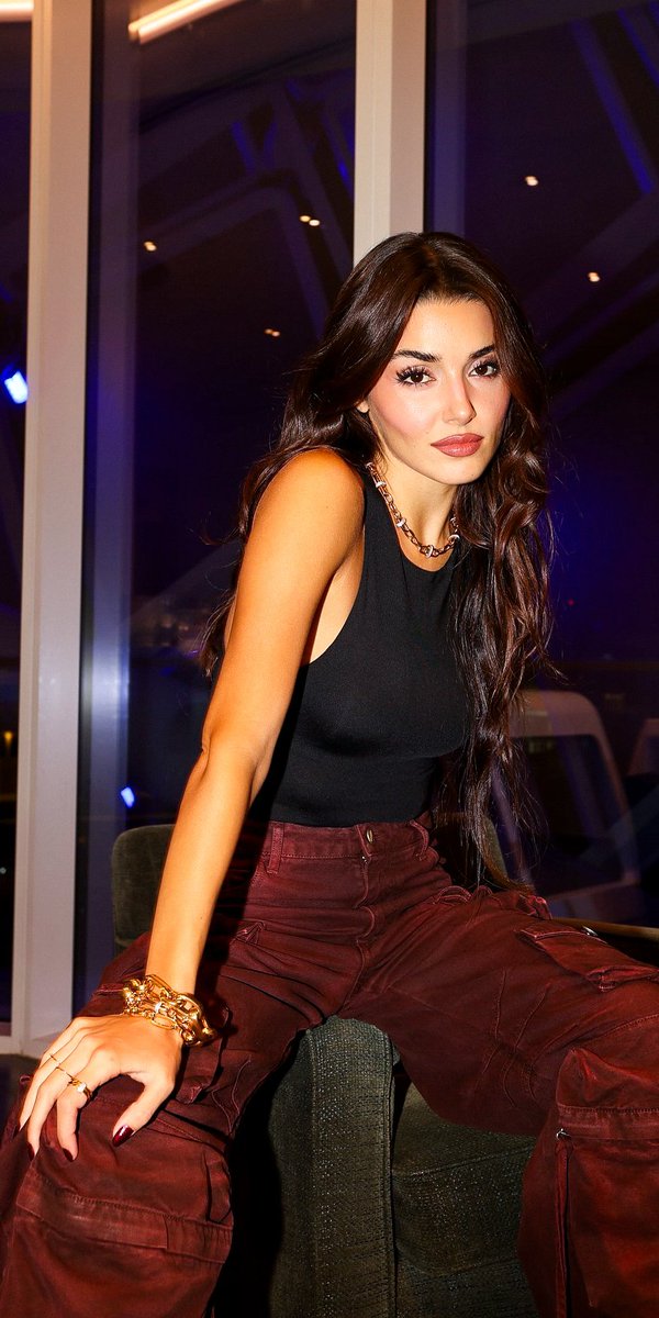 eslorez's tweet photo. Hande Erçel is simply unreal ❤️‍🔥🔥 https://t.co/uNYMysaP0X
