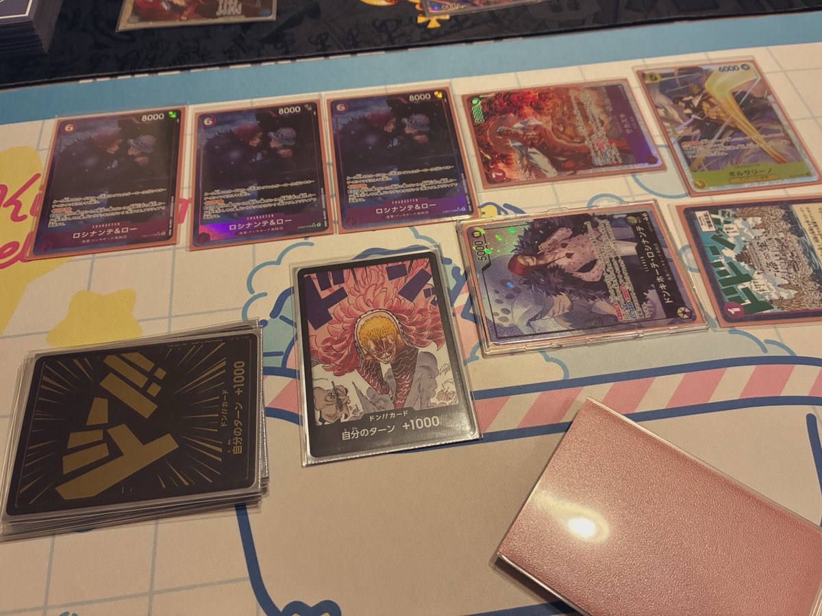 utatama_HE's tweet photo. □使用：紫黄ロシナンテ

1.赤黒サボ　　先行○
2.赤黒サボ　　先行○
3.紫黄ロビン    先行●

構築直す時間なくて過去のままの使ったけどやっぱ強いし何より顔が良い https://t.co/U2dVeRqWzx