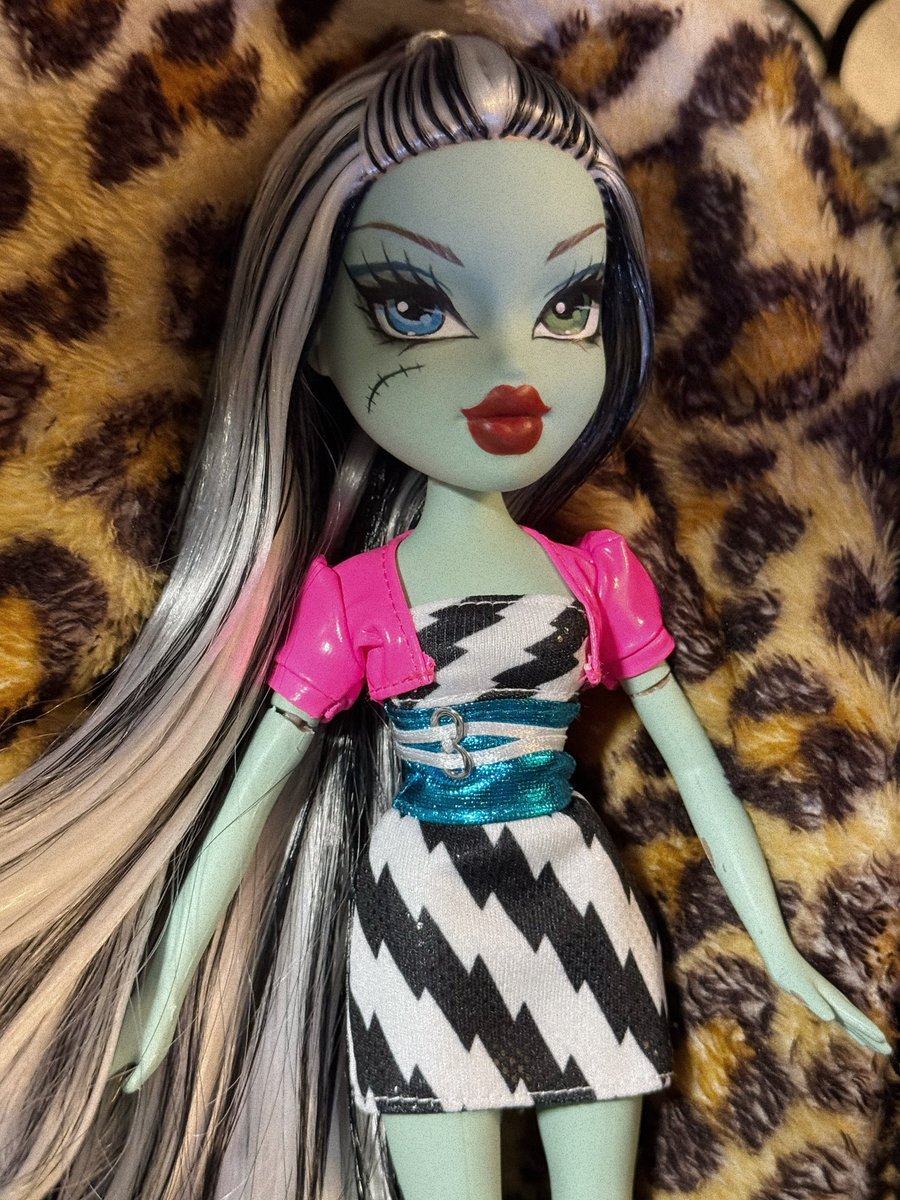 celestialxdollz's tweet photo. Mattel Bratz? I’ll take a MGA Monster High doll :3 https://t.co/oVtMtfyL3T