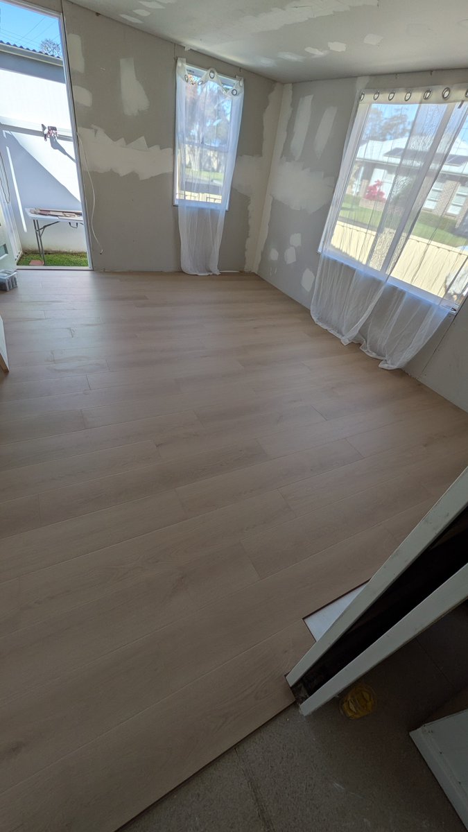 camgda's tweet photo. Another annoying update but some flooring down 👊🏻 https://t.co/53O4oEkZ9K