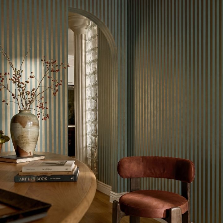Wallpapersgarag's tweet photo. Transform your #walls into a #statement of #timeless elegance ,This sophisticated #vertical striped #wallpaper #brings together rich earthy #tones, refined #texture, and #contemporary design—perfect for creating a warm, luxurious #atmosphere in living #rooms. https://t.co/wugkLmrurT