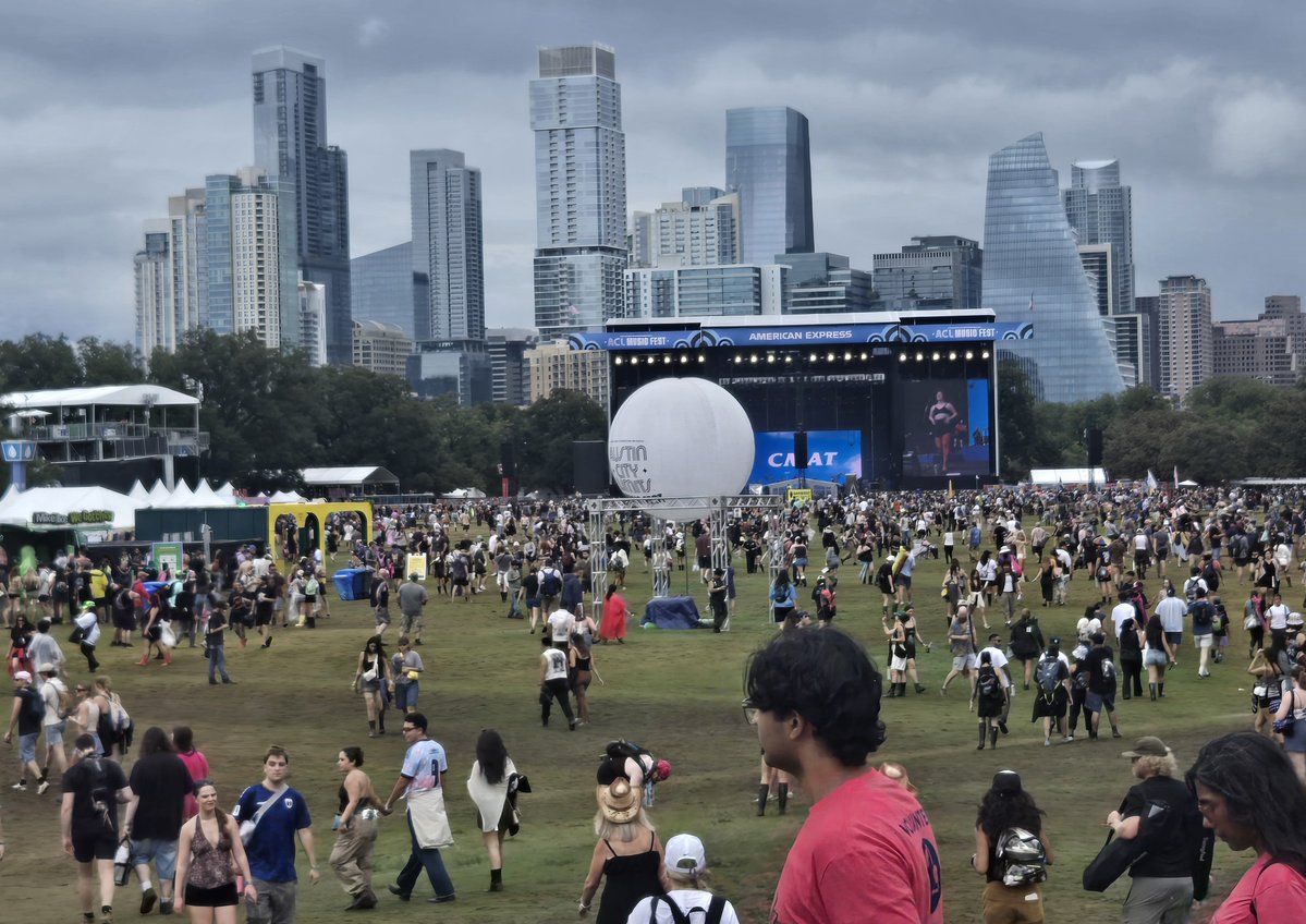twtking29's tweet photo. A Muddy Beautiful Time Was Had #acl #weekend1 https://t.co/YDjpOFZ5kz
