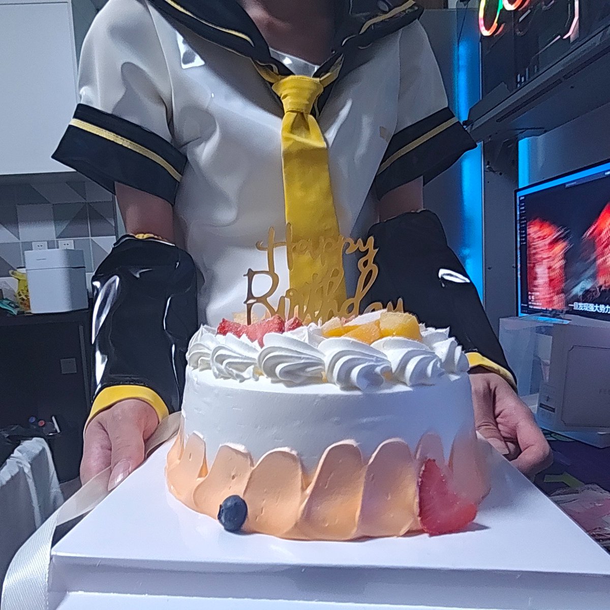 XiMengChen29183's tweet photo. 没人能拒绝这样的生日蛋糕。#精液食物 #精液蛋糕 #脚踩食物 #镜音连 #cosplay https://t.co/Y5MHKtp6f0