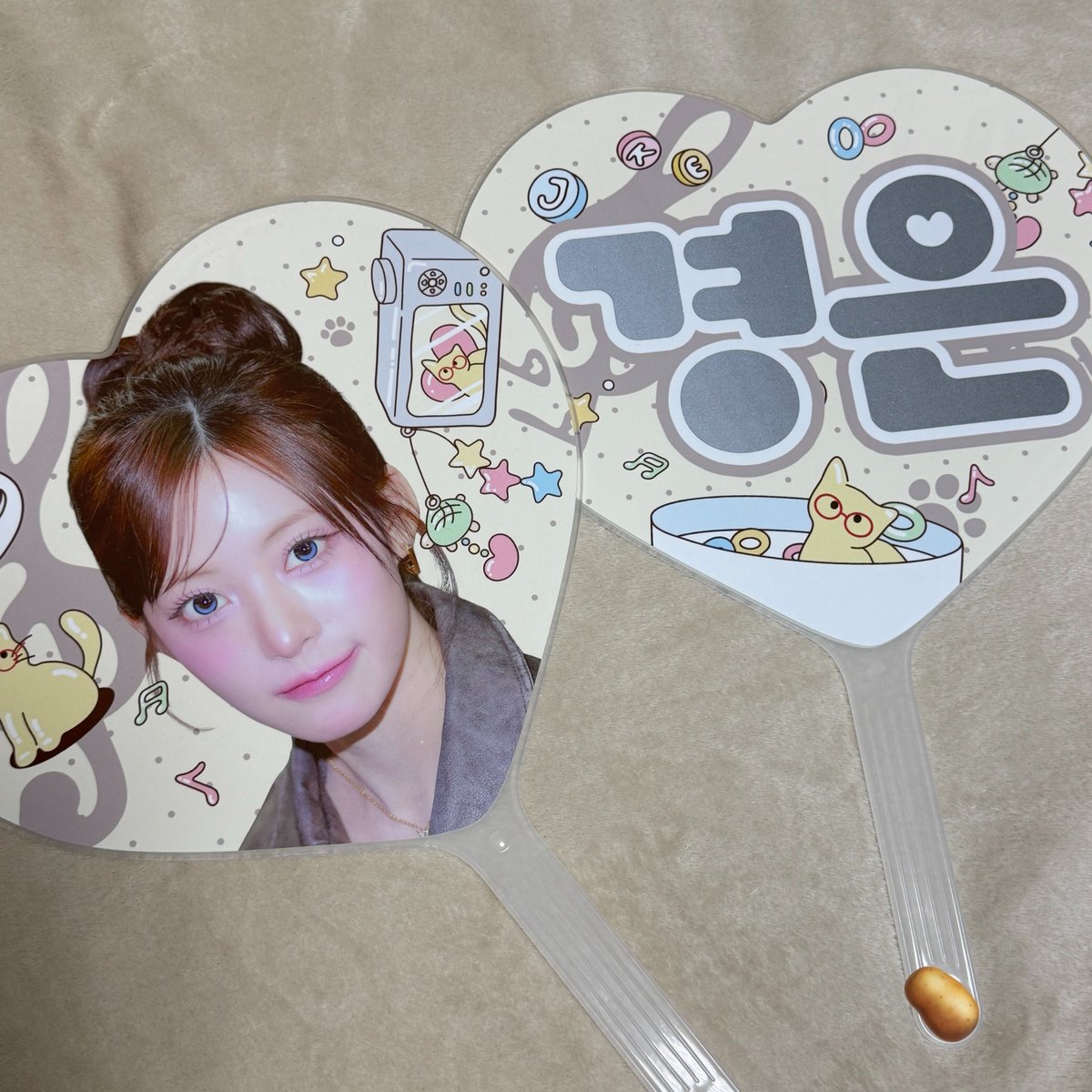 imlivmom's tweet photo. 𓂃꙳⋆ ꫂ ၴႅၴ˖ ࣪⊹

⌁❤︎   슬로건, 우치와  ᴘʀᴇᴠɪᴇᴡ 𓂃꙳⋆ 

* 슬로건 랜덤 특전은 선택이 아닌 3종 중 1종
랜덤인 점 참고 부탁드립니다! https://t.co/opmgxRAfF3