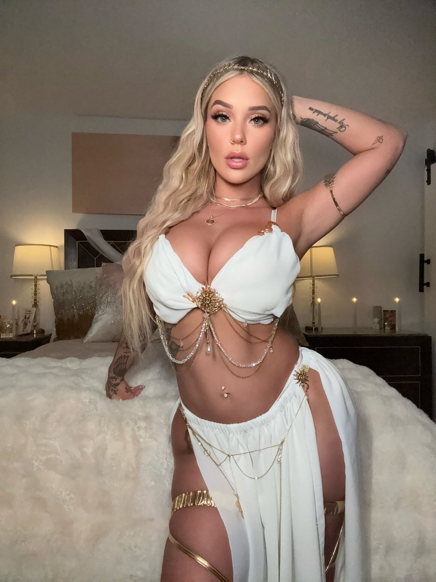 kaliroses's tweet photo. Face vs body https://t.co/dKjmGjfRhp